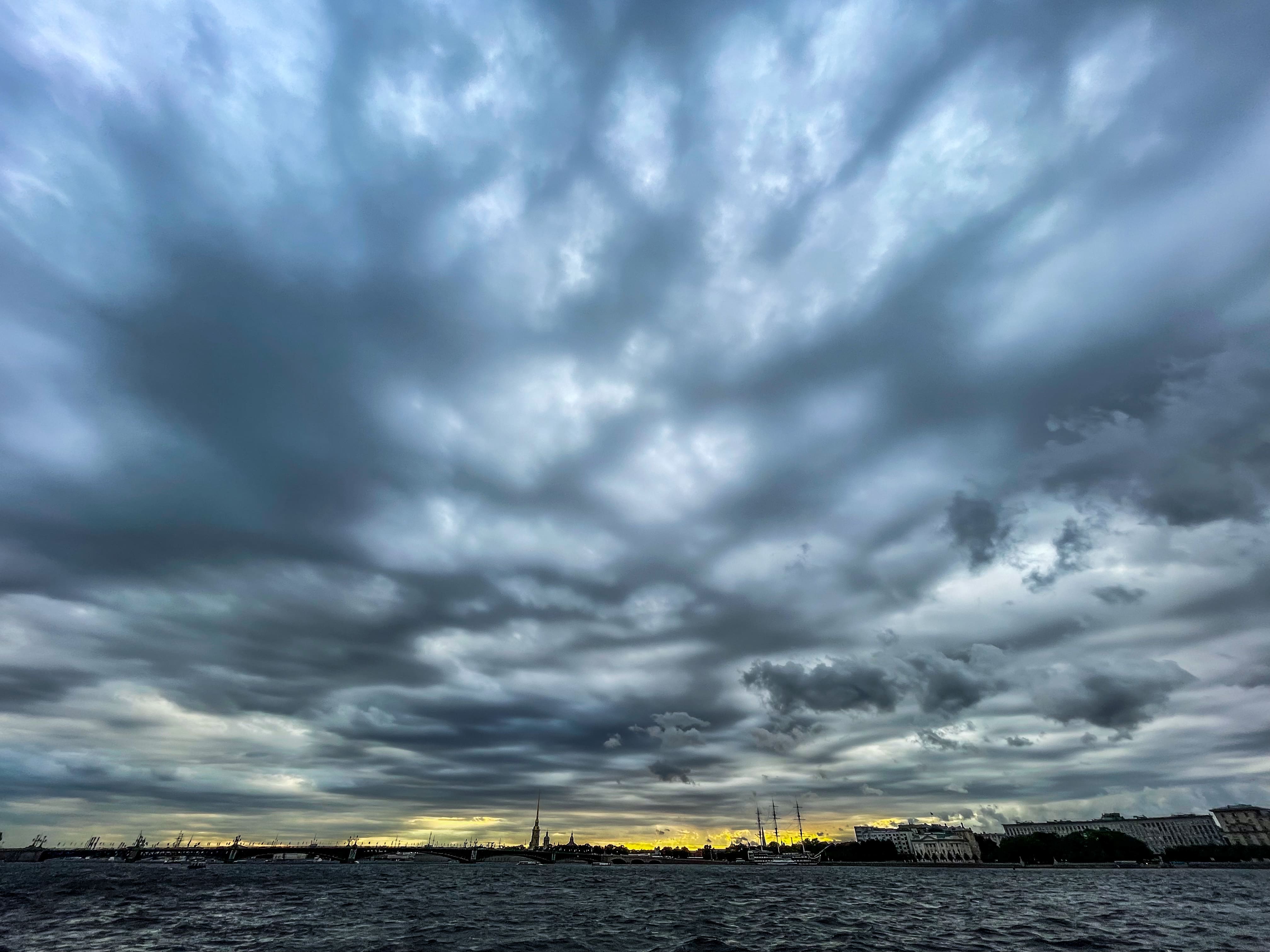 Водные прогулки в Петербурге: незабываемое путешествие по рекам и каналам