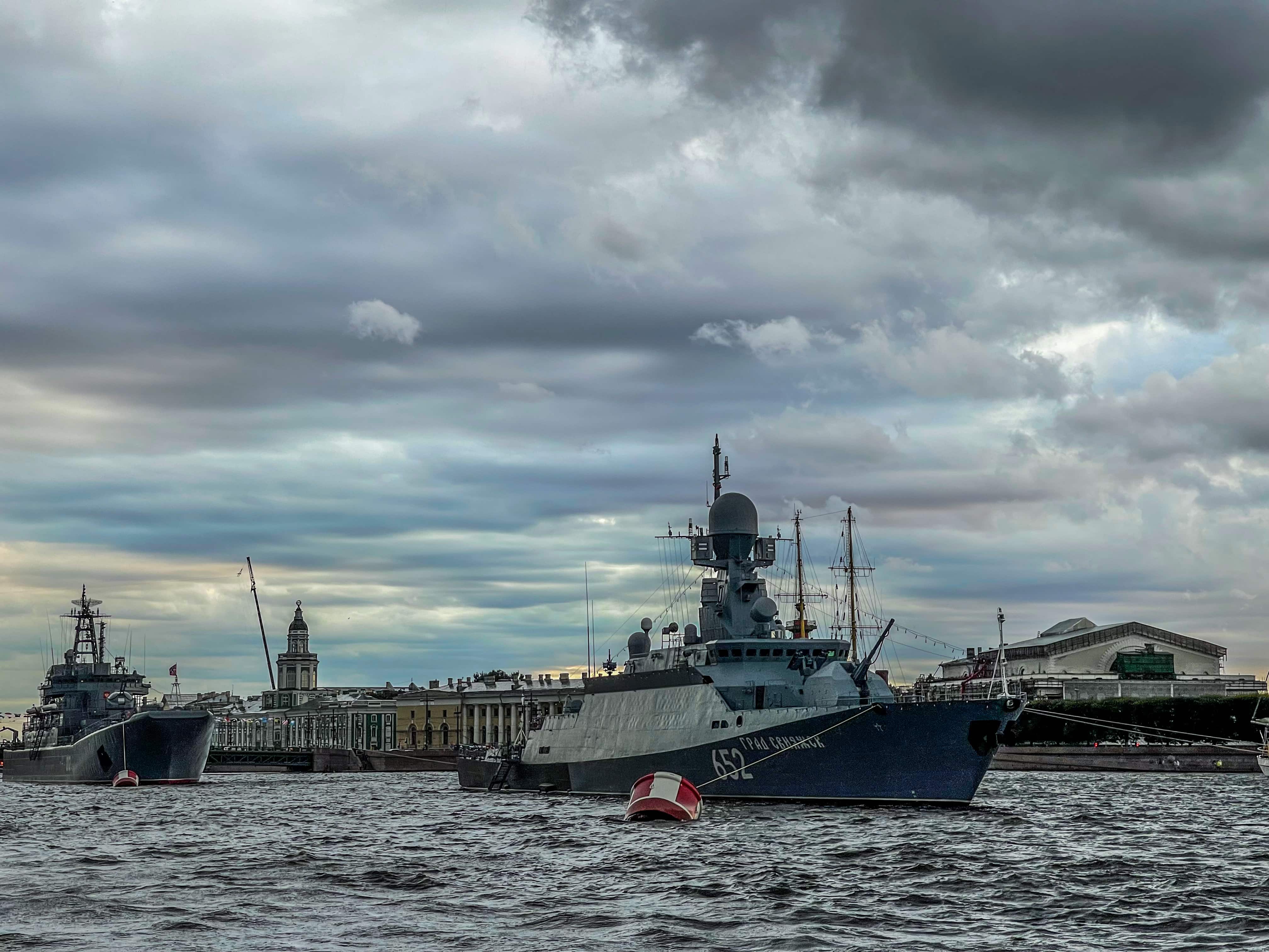 Лучшие водные экскурсии по Санкт-Петербургу