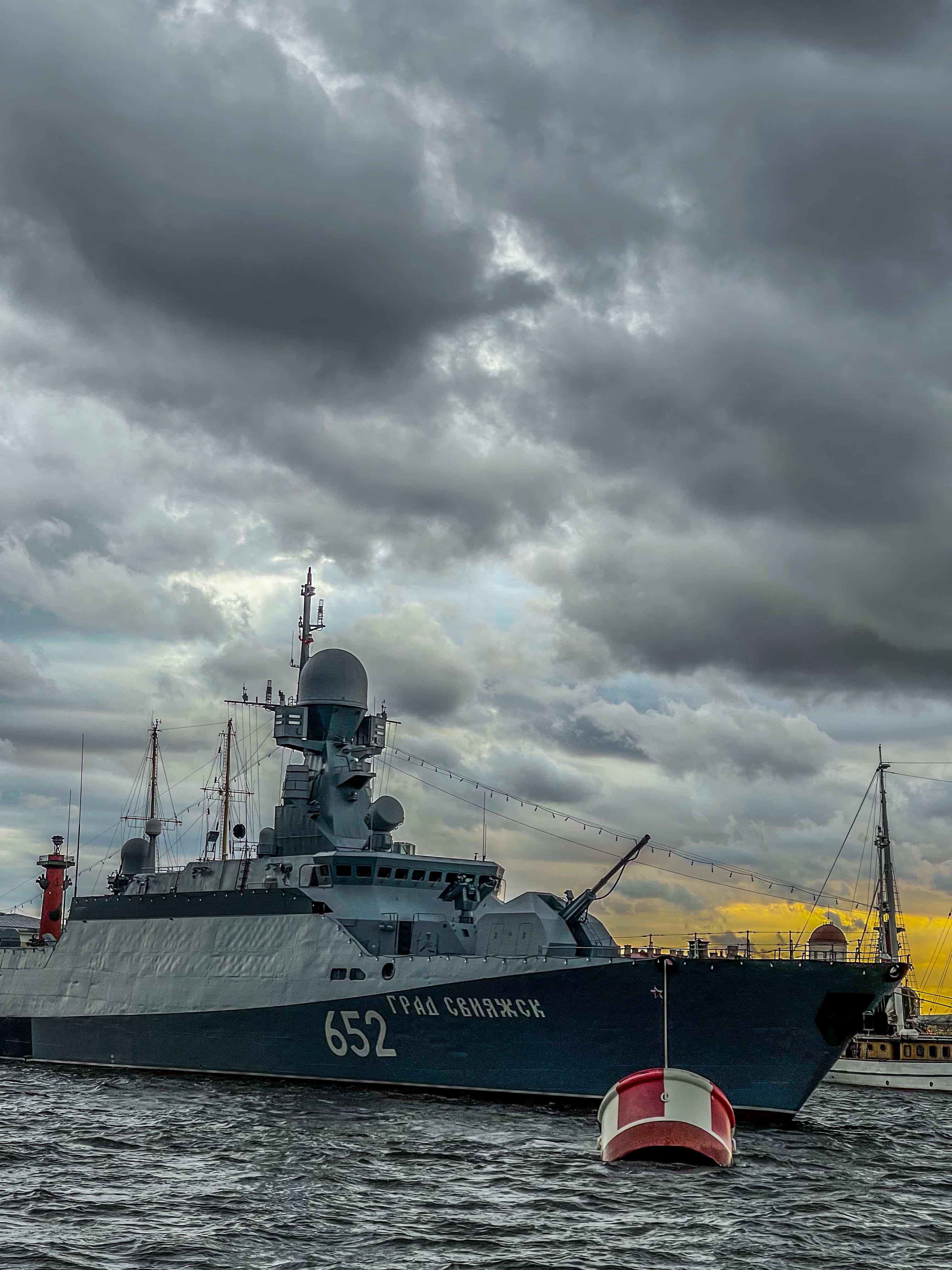 Водные прогулки в Петербурге: незабываемое путешествие по рекам и каналам