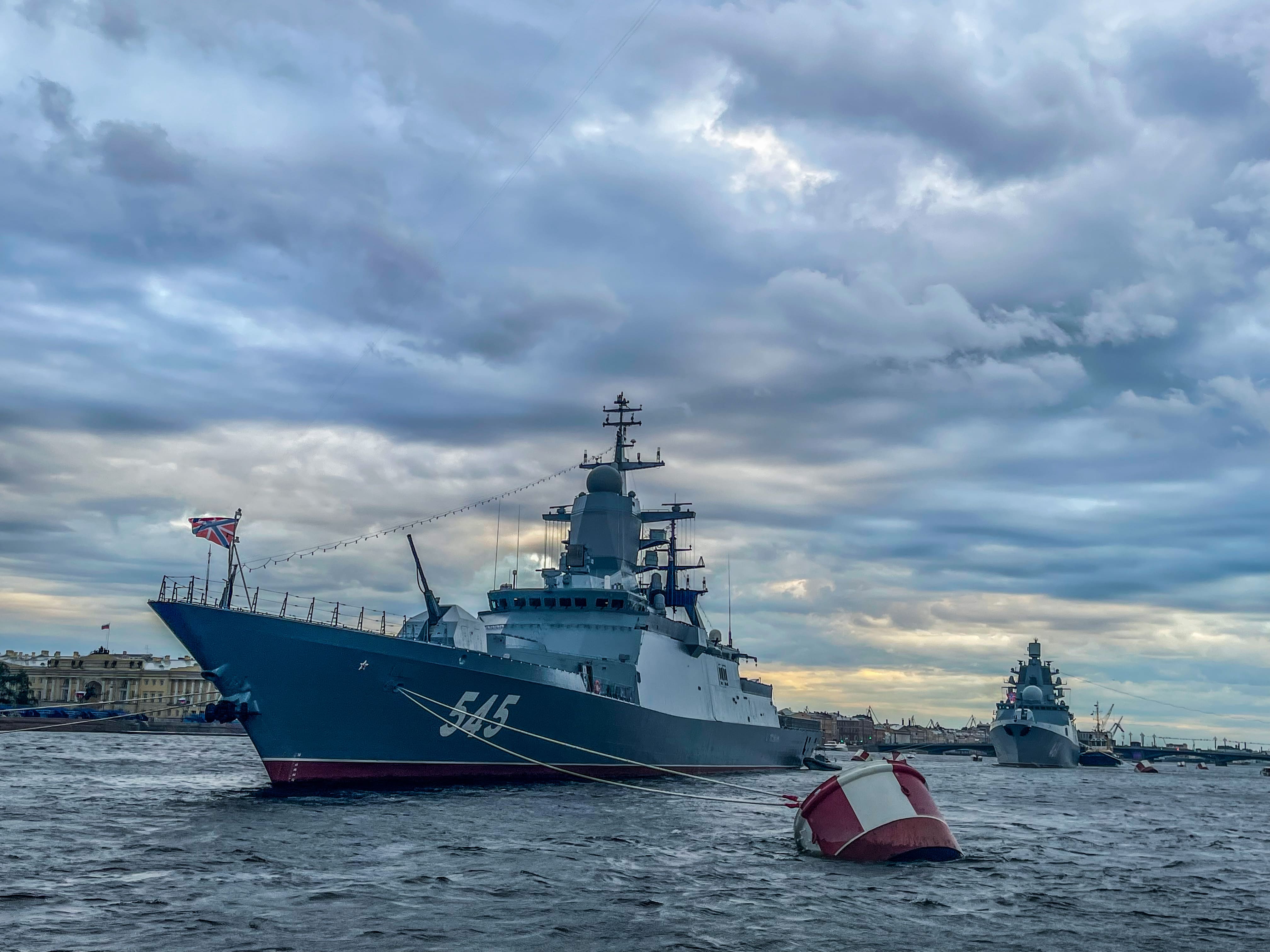 Водные прогулки в Петербурге: незабываемое путешествие по рекам и каналам